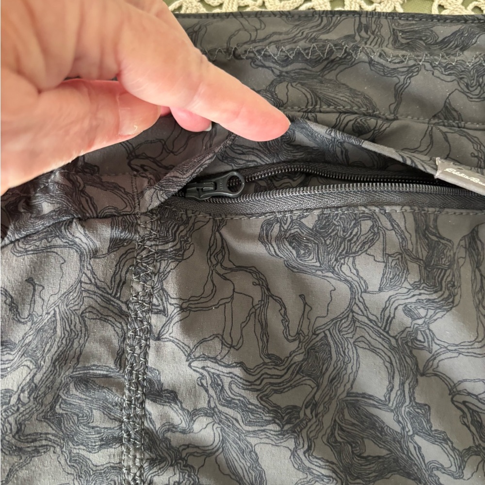 Eddie Bauer skort size 8 black gray pattern. Preloved. Good condition. - Picture 7 of 11